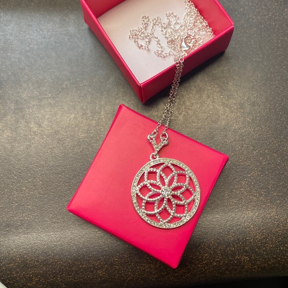 Avon Jewelry - Necklace